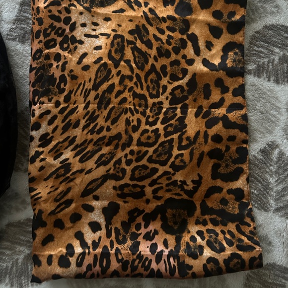 Luxurious Black Lace Hair Bonnet - Picture 2 of 2